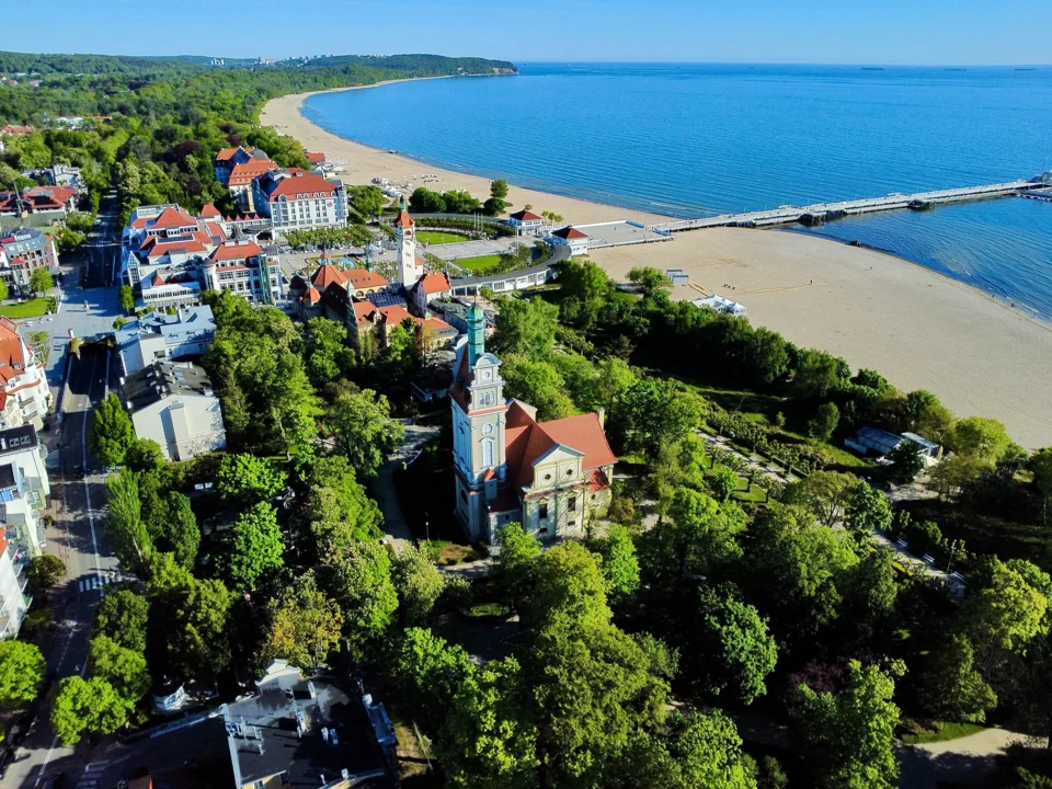 Nocleg przy plaży i molo w Sopocie. Co sprawdzić przed rezerwacją?