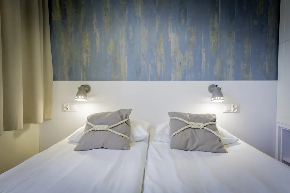 Rooms · 98