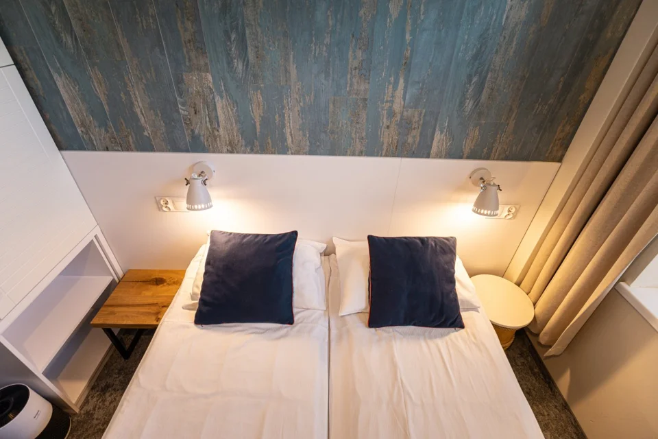 Rooms · 102
