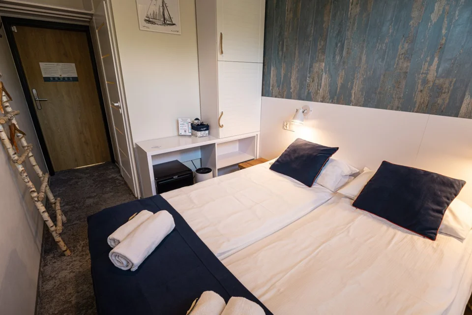 Rooms · 103