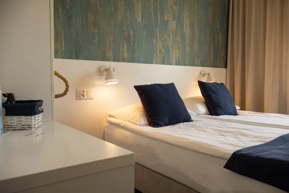 Rooms · 106